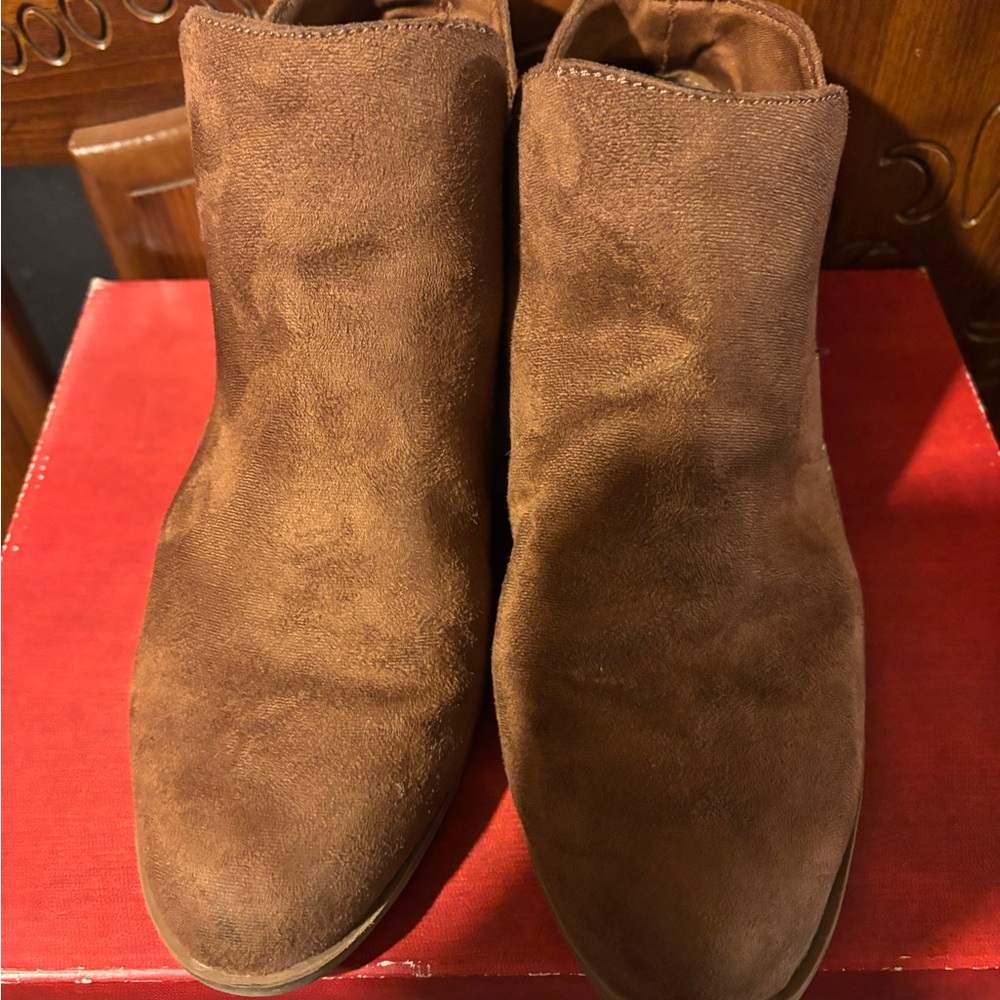 Women’s Arizona Jean Company Brown Ankle Boots Size 8 W